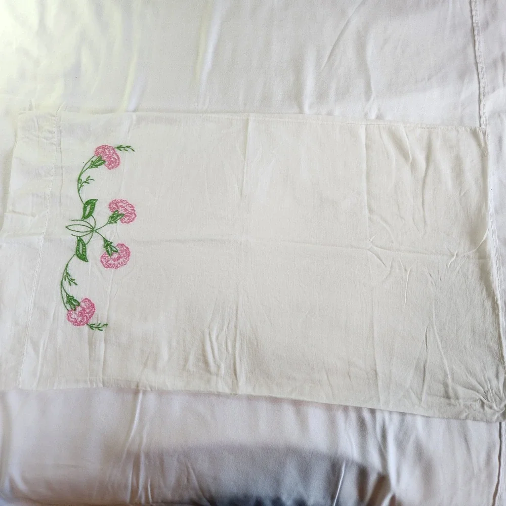 VTG Embroidered Standard Pillowcase Handmade Pink Floral White‎ Linen